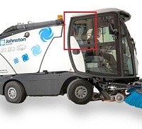 Стекло  дверное правое верхнее Johnston Sweepers C202/ Johnston Cx202/ Johnston Cn202