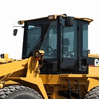 Стекло лобовое левое на Caterpillar 938G